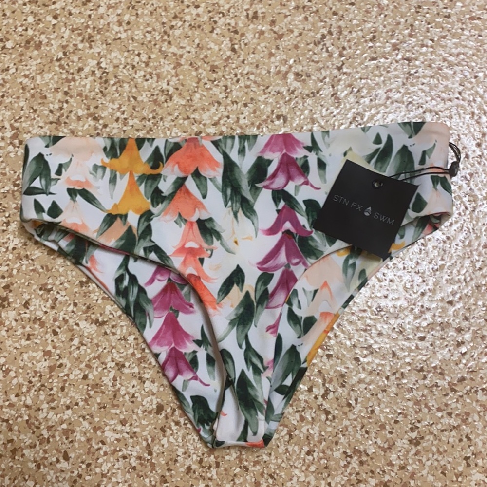 Stone fox swim floral bikini